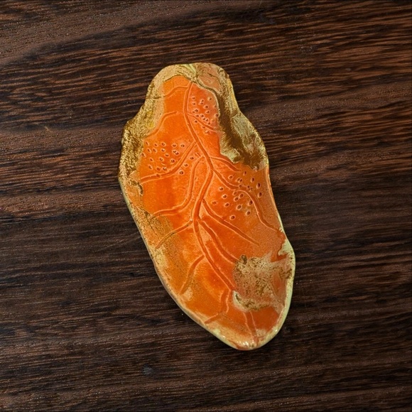 Studio Pottery handmade leaf serving tray artist signed, orange, green & brown - Picture 6 of 12